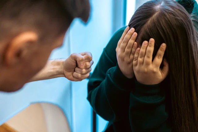 ​Под Екатеринбургом накрыли скандальный рехаб для детей, где были подростки из ХМАО