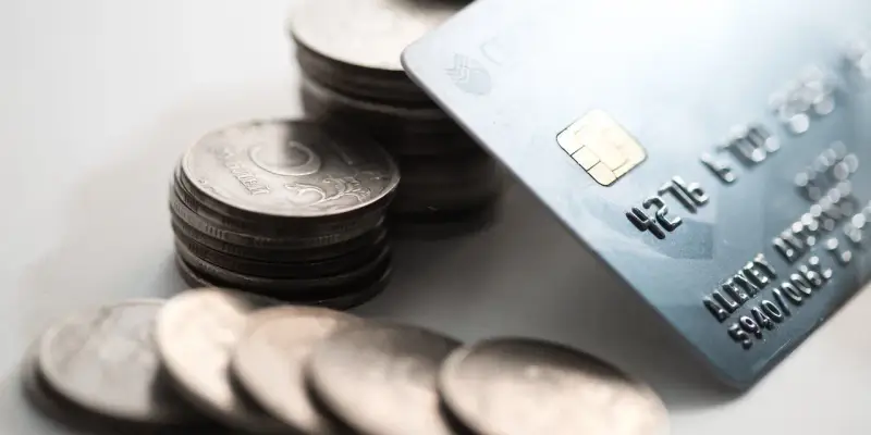 ​В ХМАО задержали курьера аферистов, который украл у пенсионеров 2,5 млн рублей