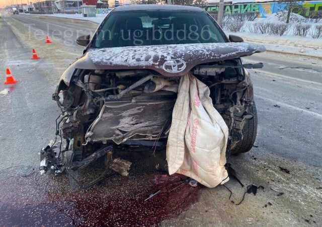 В Сургуте в жестком ДТП пострадали четыре человека, в том числе два ребенка В Сургуте в жестком ДТП пострадали четыре человека, в том числе два ребенка