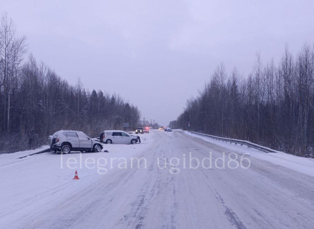​Нетрезвый водитель без прав устроил массовое ДТП на трассе в ХМАО