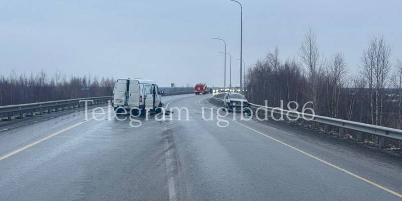 ​В ХМАО из-за неконтролируемого заноса в ДТП пострадали четыре человека