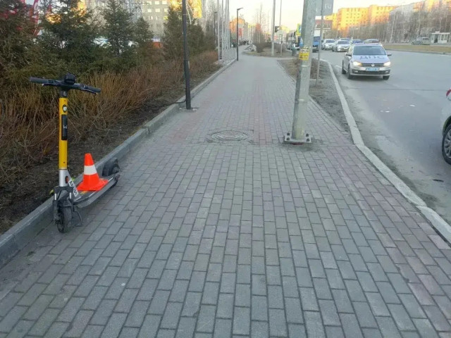 В Сургуте за день в ДТП пострадали двое детей: одного сбил самокатчик