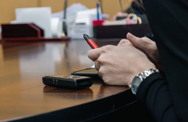 ​В ХМАО прекращены полномочия мэра, подчиненные которой работали на ее знакомого