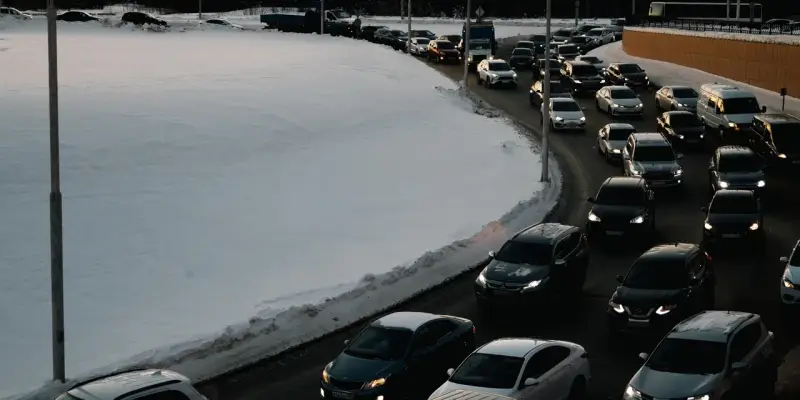 ​Стало известно, когда предновогодние пробки достигнут пика в городах ХМАО