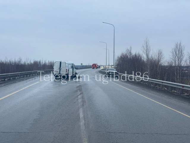 В ХМАО из-за неконтролируемого заноса в ДТП пострадали четыре человека В ХМАО из-за неконтролируемого заноса в ДТП пострадали четыре человека