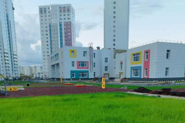 В Сургуте завершаются работы по озеленению в уникальном жилом комплексе В Сургуте завершаются работы по озеленению в уникальном жилом комплексе
