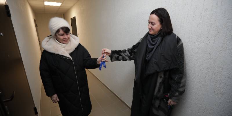 ​В отдаленном поселке Сургутского района жители получили ключи от новых квартир