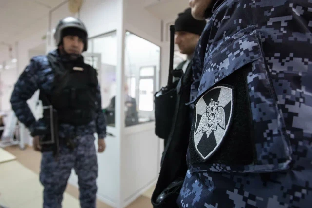 В Сургутском районе силовики устроили облаву на иностранцев. ВИДЕО В Сургутском районе силовики устроили облаву на иностранцев. ВИДЕО