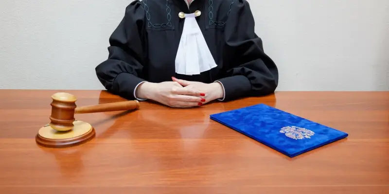 ​Житель Нижневартовска получил срок за порчу машины и угрозу ножом подросткам