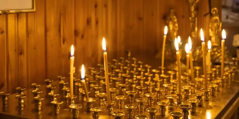 В Епархии Югры виртуальные свечи сравнили с фастфудом