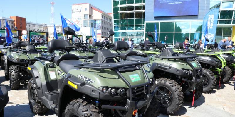​Единороссы Югры передали более 200 единиц техники и оборудования в зону СВО