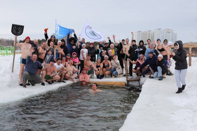 ​В ХМАО моржи устроили трехчасовой заплыв-марафон