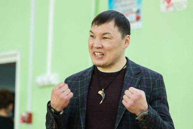 Депутат из ХМАО назвал коллег актерами, а думу – театром Депутат из ХМАО назвал коллег актерами, а думу – театром