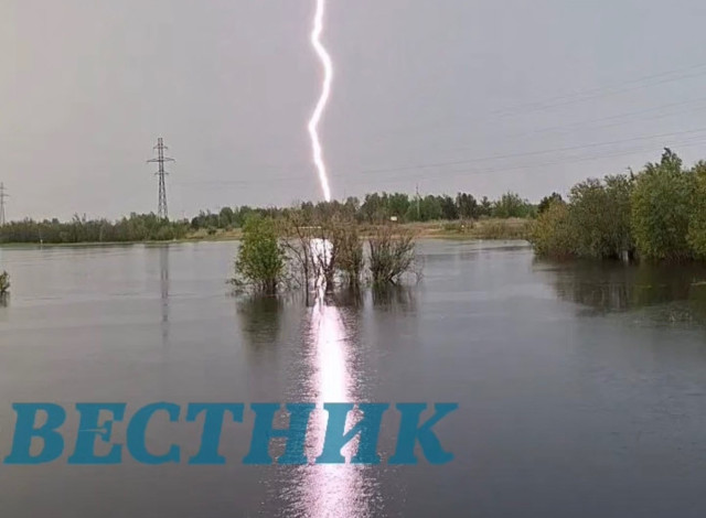 Уникальные кадры грозы запечатлела читательница «Вестника». ФОТО, ВИДЕО Уникальные кадры грозы запечатлела читательница «Вестника». ФОТО, ВИДЕО