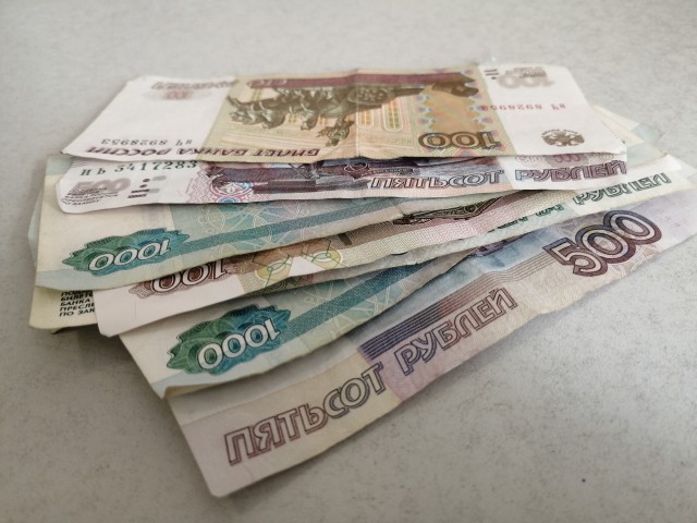 В ХМАО ищут уборщиц на зарплату в 126 тысяч рублей