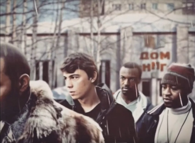 ​Брат снова в деле: Сергей Бодров-младший прогулялся по улицам Нижневартовска. ФОТО