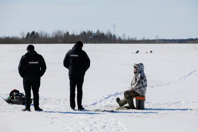 ​Охота на рыбаков: в Сургутском районе искали нарушителей запрета выхода лед. ФОТО