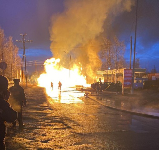 ​В ХМАО загорелась автозаправочная станция, есть пострадавшие. Фото, видео