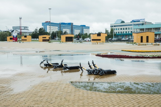 Последствия сильного ветра и ливней в Сургуте. Фото Последствия сильного ветра и ливней в Сургуте. Фото