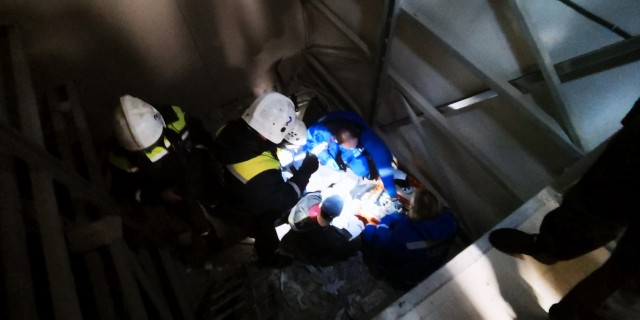 В Нижневартовском ТЦ мужчина упал в шахту лифта В Нижневартовском ТЦ мужчина упал в шахту лифта