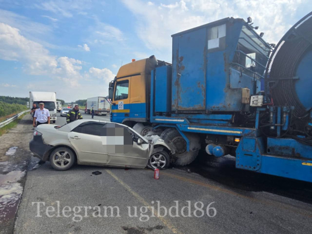 ​В ХМАО в аварии с грузовиком погибли два человека