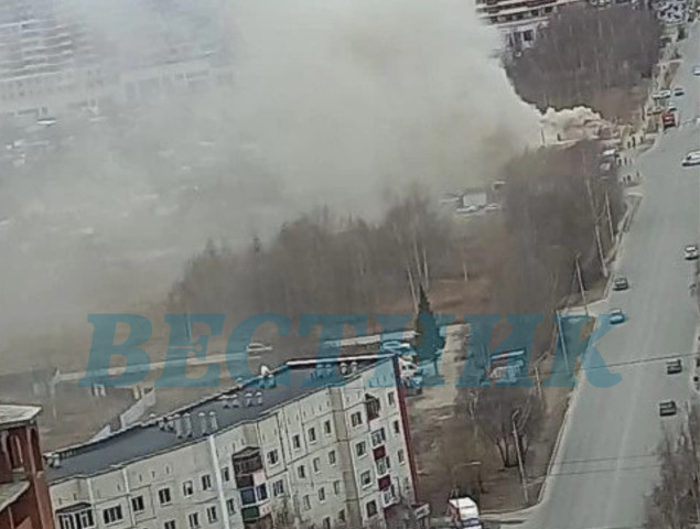 В Сургуте загорелось кафе с супермаркетом. ФОТО В Сургуте загорелось кафе с супермаркетом. ФОТО