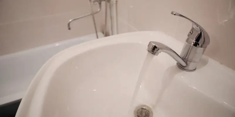 ​Плату за ЖКУ пересчитают жителям Белого Яра из-за грязной воды