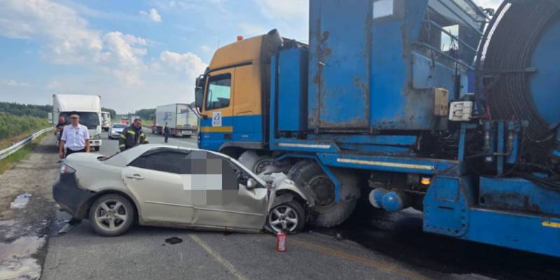 ​В ХМАО в аварии с грузовиком погибли два человека