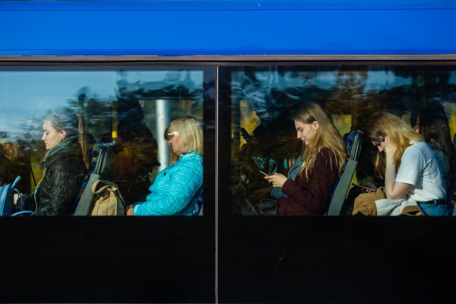 ​В Сургуте женщине зажало ногу в переполненном автобусе