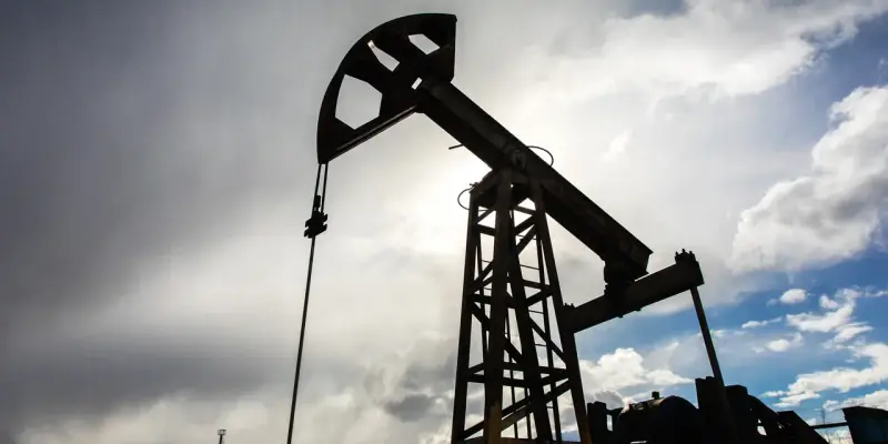 ​Ученые из ХМАО научились ликвидировать разливы нефти с помощью бактерий
