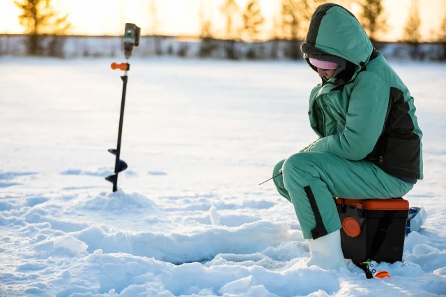 Клев бешеный: в ХМАО экстремалы ринулись на рыбалку, несмотря на лютый холод