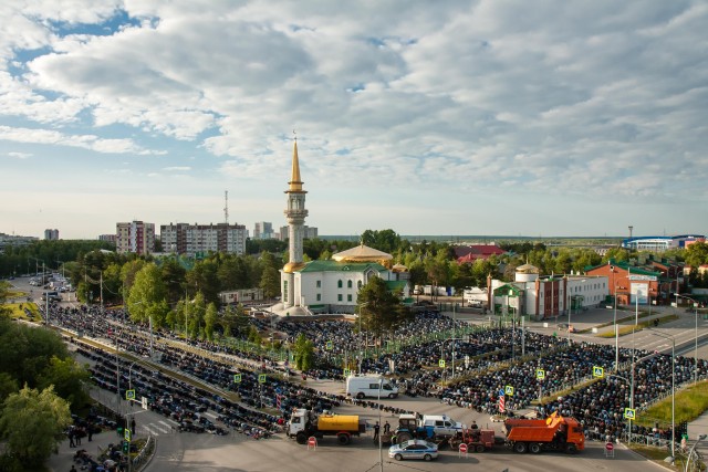 ​На Курбан-байрам в Сургуте собрались более 10 тысяч мусульман. Фото