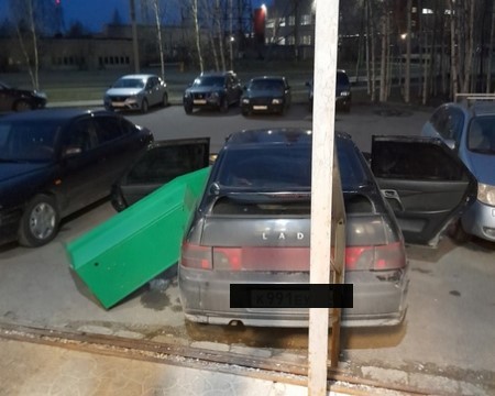 ​В ХМАО мужчина спустил деньги в игровом терминале и украл его