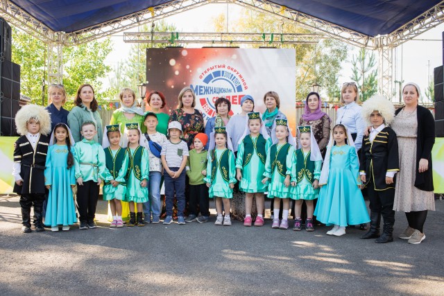 В Сургутском районе окружной фестиваль национальных свадеб собрал более 500 гостей
