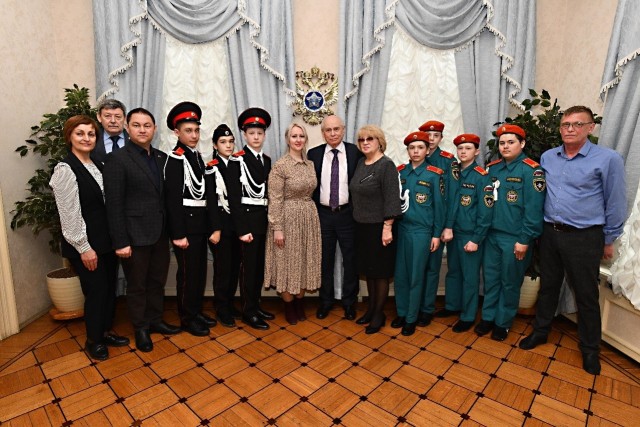​Белоярские школьники вернулись из Москвы, где почтили память легендарного разведчика