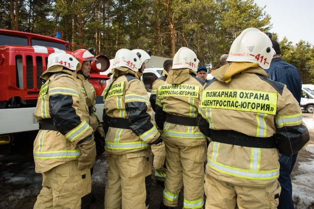 ​Спасатели из ХМАО устраняют последствия паводка в Курганской области