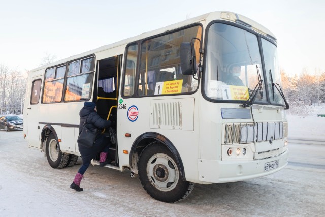 ​В ХМАО банда подростков разнесла маршрутный автобус