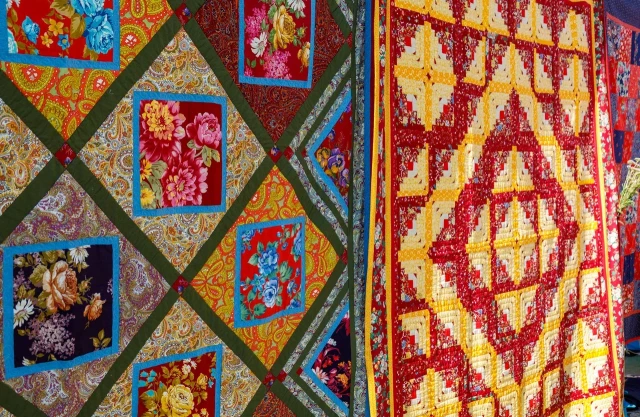 ​Ретро в тренде: жители ХМАО все чаще выбирают винтажные вещи