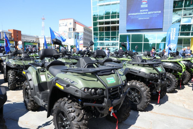 Единороссы Югры передали более 200 единиц техники и оборудования в зону СВО Единороссы Югры передали более 200 единиц техники и оборудования в зону СВО