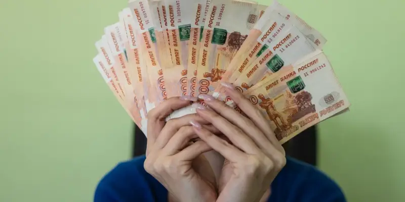 ​700 тысяч на руки: югорчанам предлагают вахтовую работу на складе в Москве