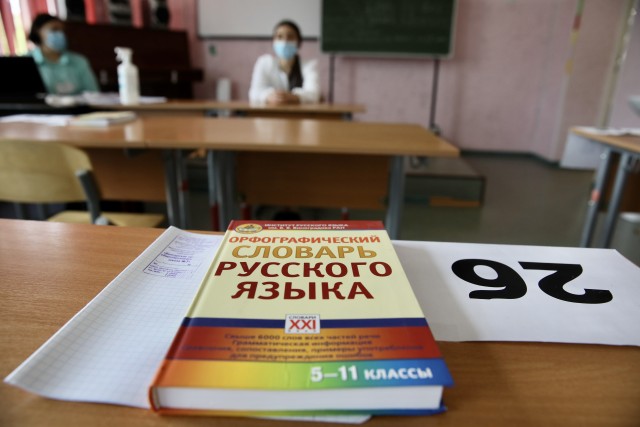 ​В Сургуте два выпускника попались на экзаменах со шпаргалками