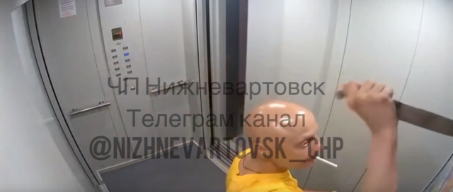 В Нижневартовске мужчина ножом разгромил стены лифта. Видео В Нижневартовске мужчина ножом разгромил стены лифта. Видео