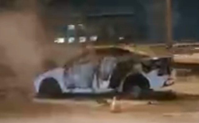 В Сургуте взорвался автомобиль: есть пострадавшие. Видео В Сургуте взорвался автомобиль: есть пострадавшие. Видео