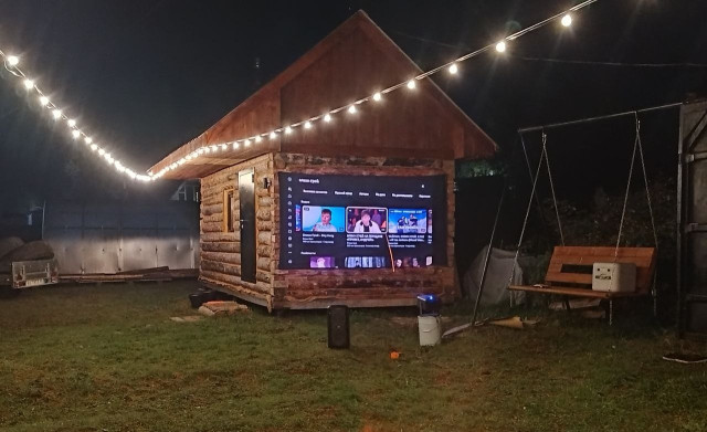 ​Кинотеатр под открытым небом: в отдаленных поселениях Сургутского района поддержали смелый проект
