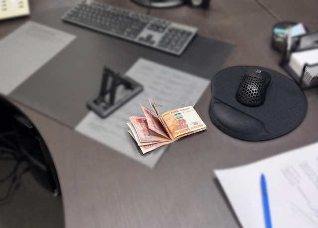 Откупиться взяткой от начальника отдела полиции пытался мигрант в Нижневартовске Откупиться взяткой от начальника отдела полиции пытался мигрант в Нижневартовске