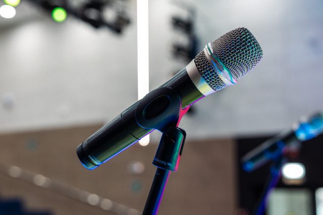 ​Эпатажный певец Шура вернет жителей Сургута в атмосферу 90-х