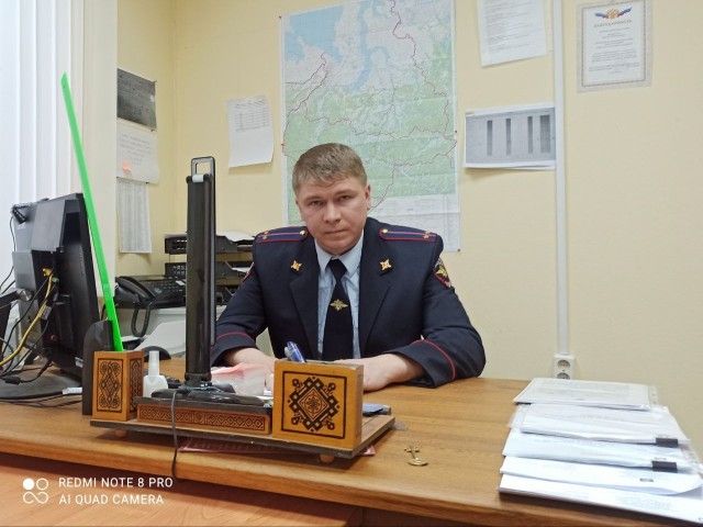 Полицейский, которому улыбаются Полицейский, которому улыбаются