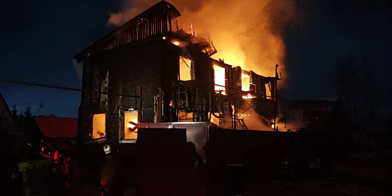 ​Жизни семи человек, в том числе четырех детей, унес крупный пожар в ХМАО