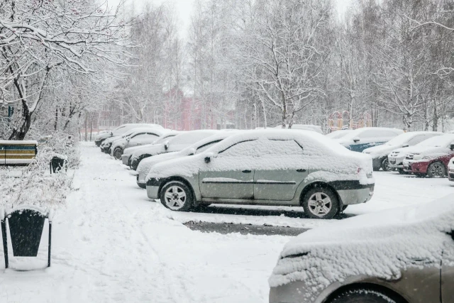 ​Банда подростков в столице ХМАО вскрывает и повреждает автомобили