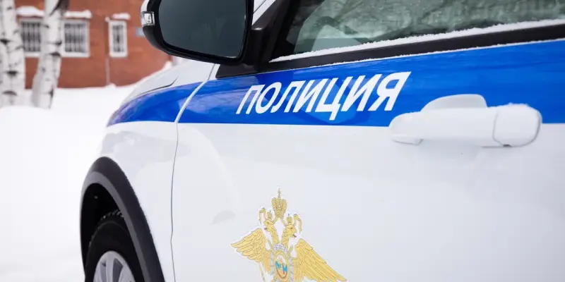 ​В столице ХМАО неизвестный сломал флагшток и унес домой флаги из здания общества инвалидов